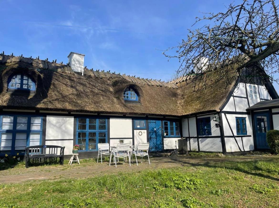 Vaerelser I Historisk Hus Med Sjael Og Atmosfaere Helsinge Eksteriør billede