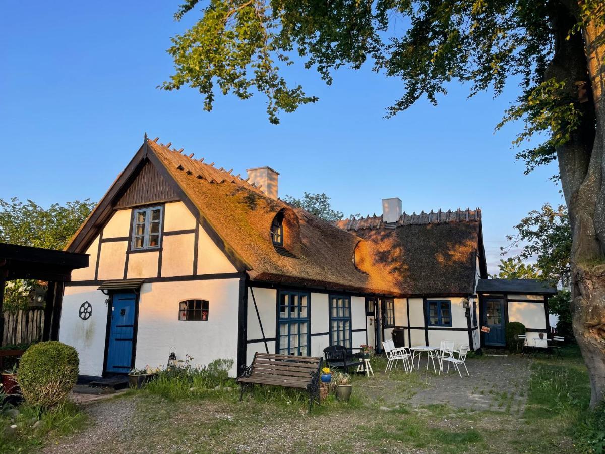 Vaerelser I Historisk Hus Med Sjael Og Atmosfaere Helsinge Eksteriør billede